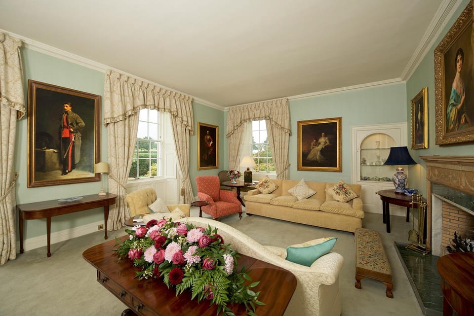 Living room, Seating area