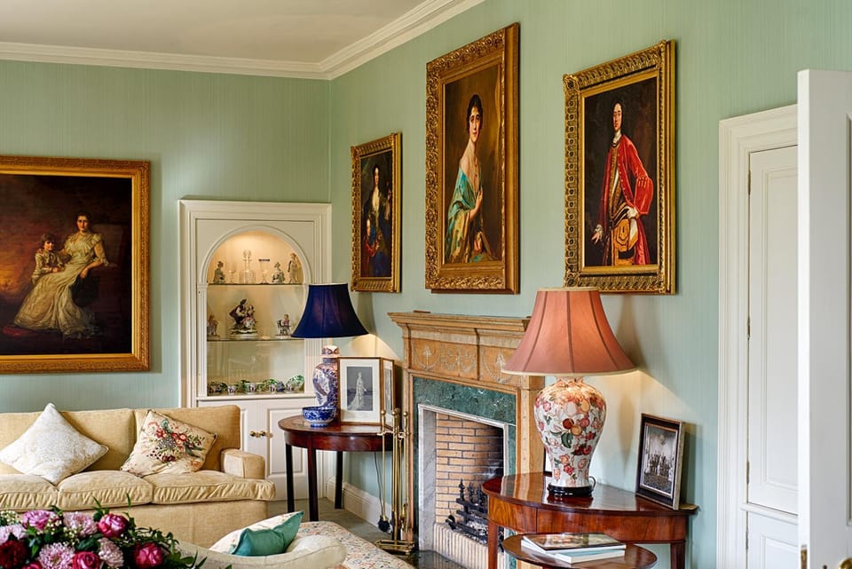 Living room, Seating area