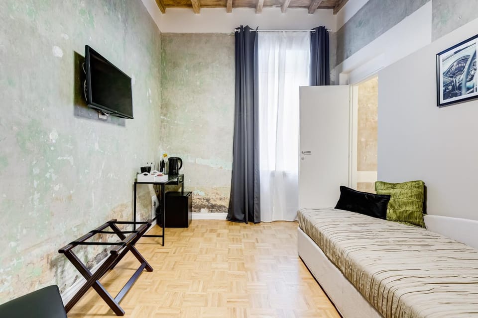 Living room, Photo of the whole room