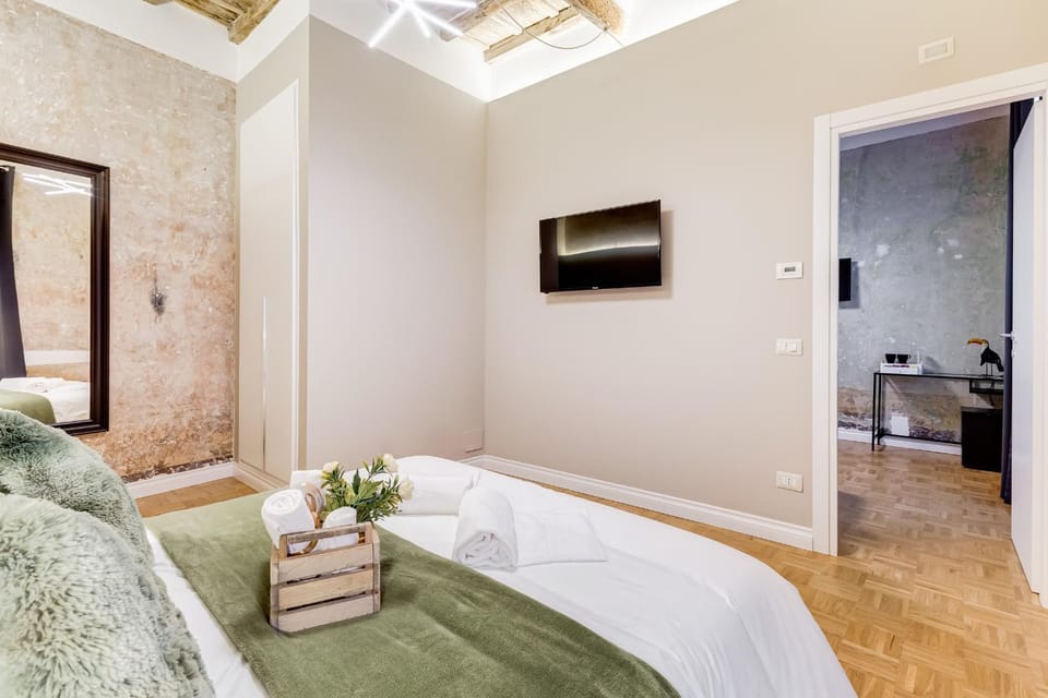 Photo of the whole room, Bedroom
