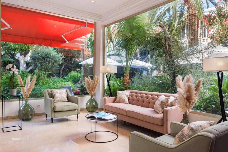 Lobby or reception, Garden view