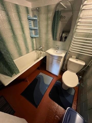 БУДИНОК поруч з "Viktoria Garden" та ТЦ "Південний" Apartment in Lviv