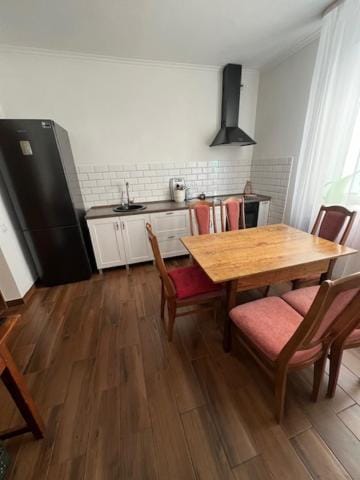 БУДИНОК поруч з "Viktoria Garden" та ТЦ "Південний" Apartment in Lviv