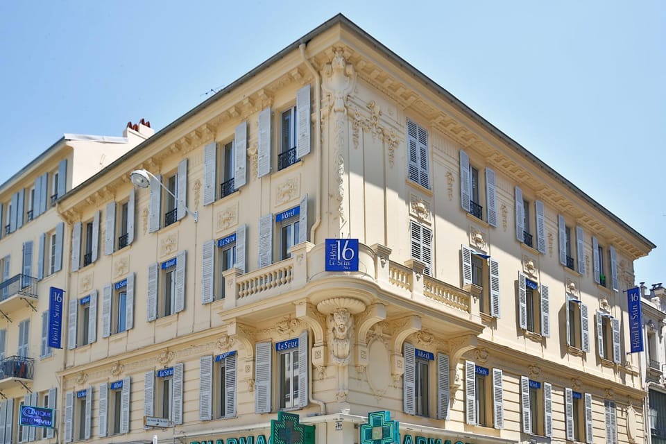 Property building, Facade/entrance