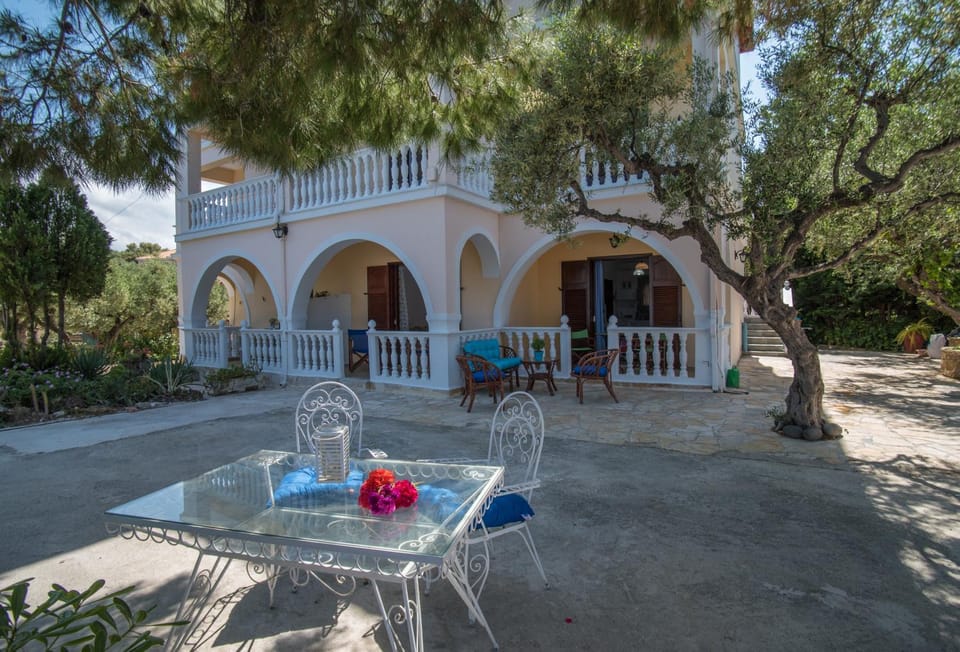 Property building, Patio, Day, Garden, View (from property/room), Balcony/Terrace, Dining area, Garden view