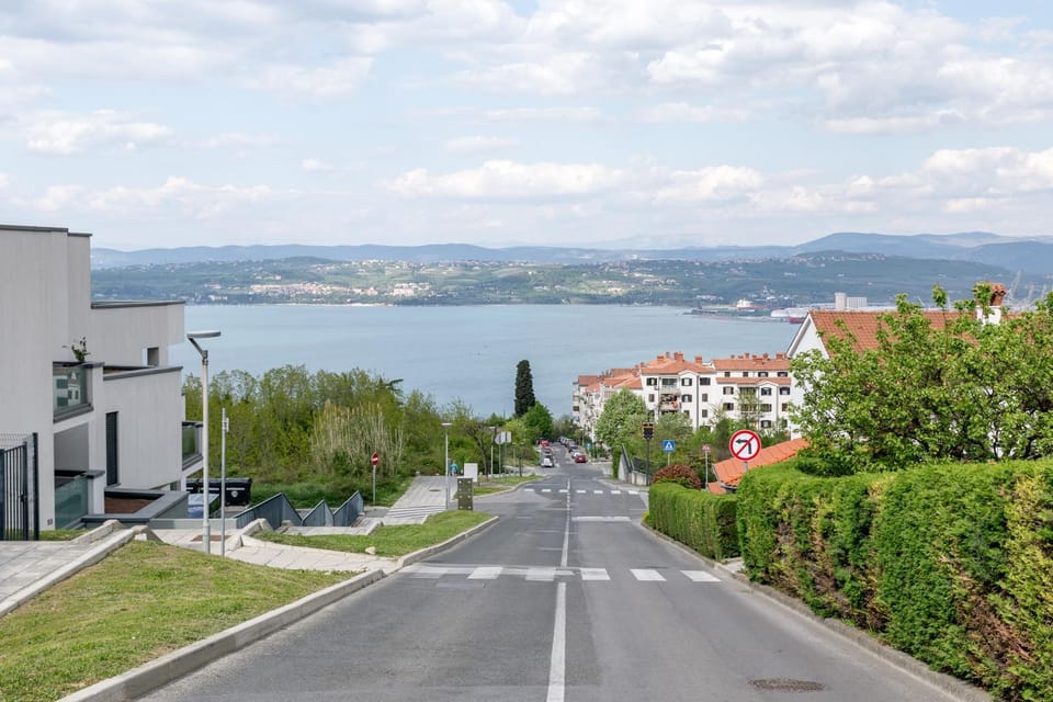 Neighbourhood, City view, Sea view, Street view