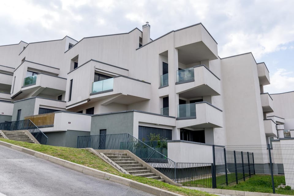 Property building, Neighbourhood
