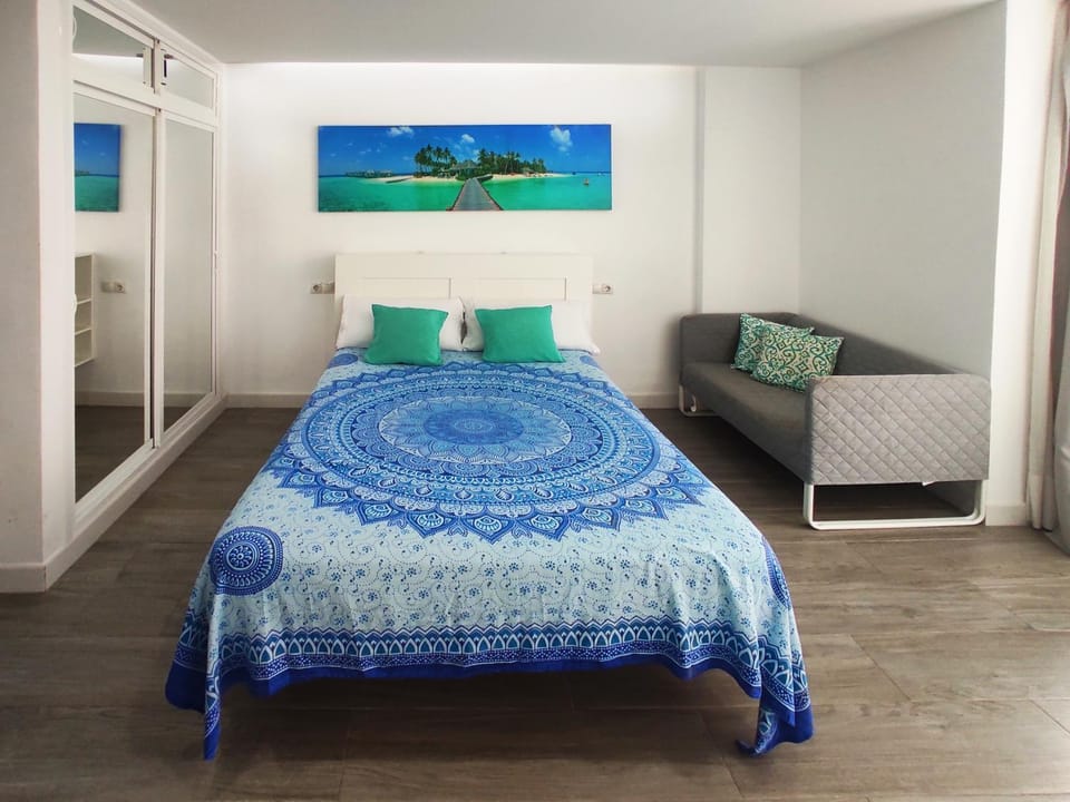 Bed, Photo of the whole room, Bedroom, wardrobe