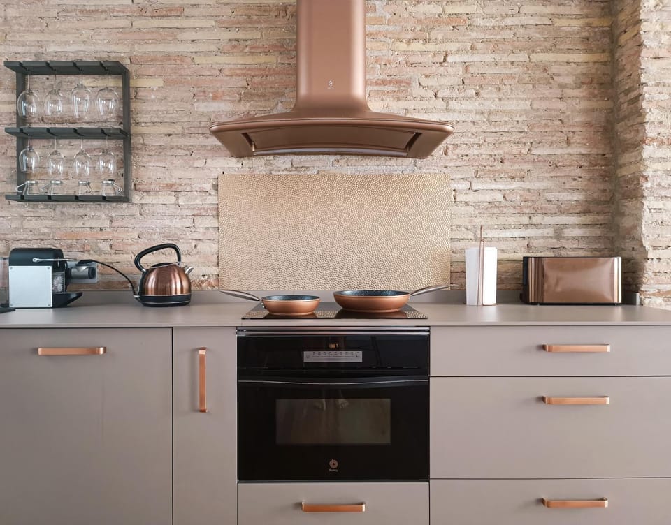 Coffee/tea facilities, Kitchen or kitchenette, minibar, pet friendly, stove, toaster