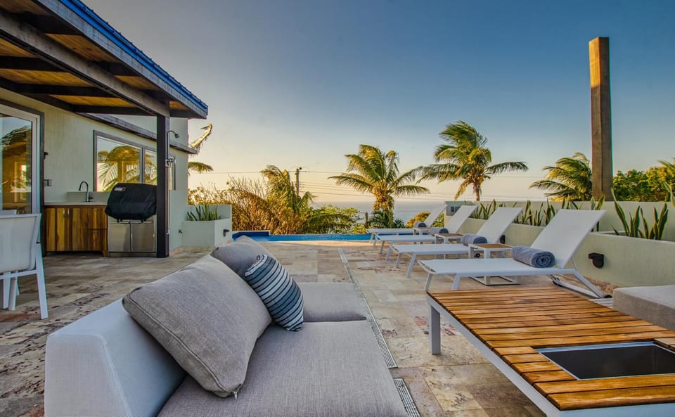 Patio, BBQ facilities, Balcony/Terrace, Seating area, Swimming pool, Sunrise