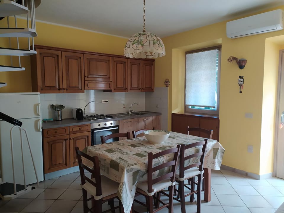 Kitchen or kitchenette, Dining area, dishwasher, pet friendly, stove