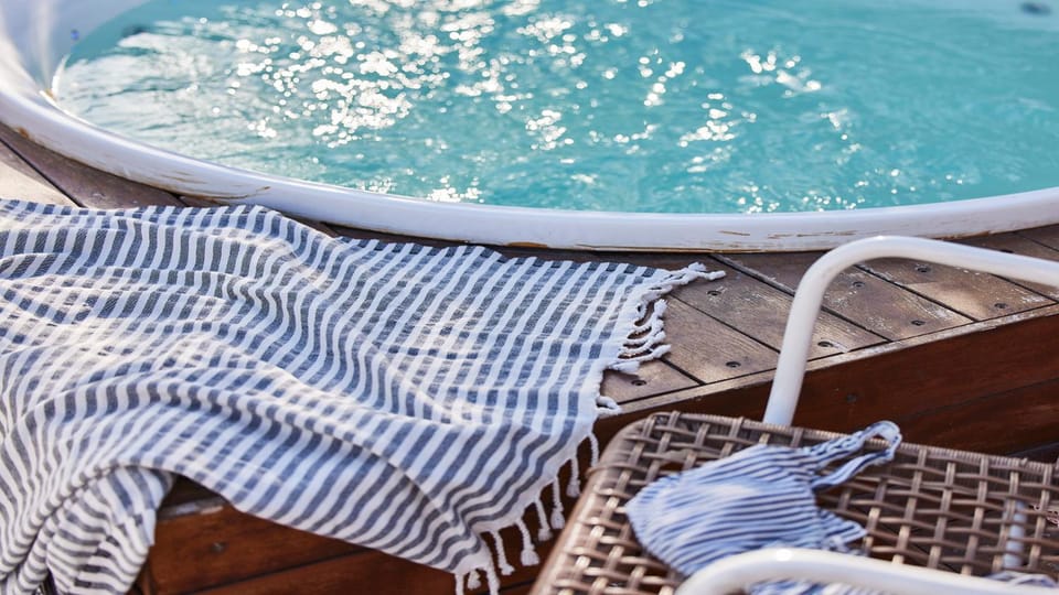 Day, Hot Tub, towels