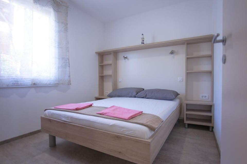 Bungalow comfort 100 m from the Beach Campground/ 
RV Resort in Premantura