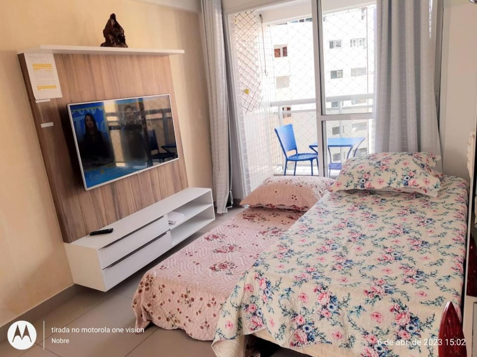 Communal lounge/ TV room, Bed, TV and multimedia, Kitchen or kitchenette, Photo of the whole room, Evening entertainment, Bedroom, oven, wardrobe