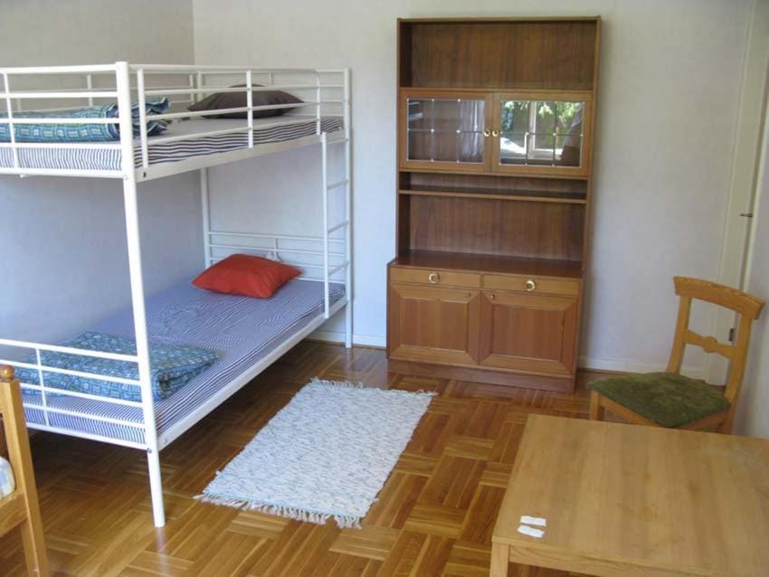 Photo of the whole room, bunk bed