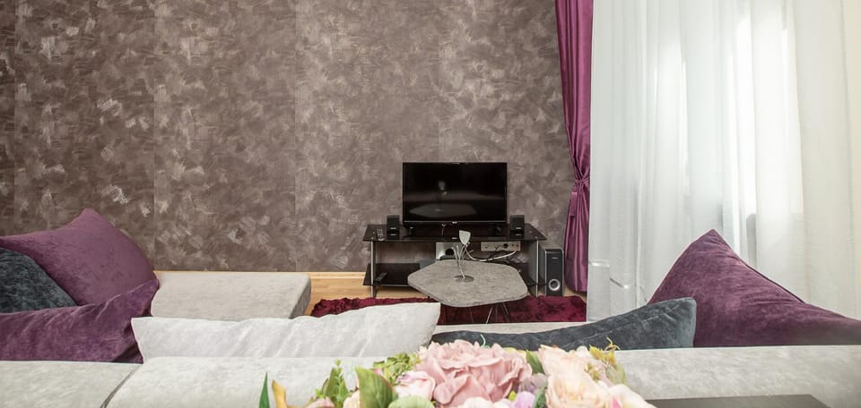 Communal lounge/ TV room, Living room, Seating area