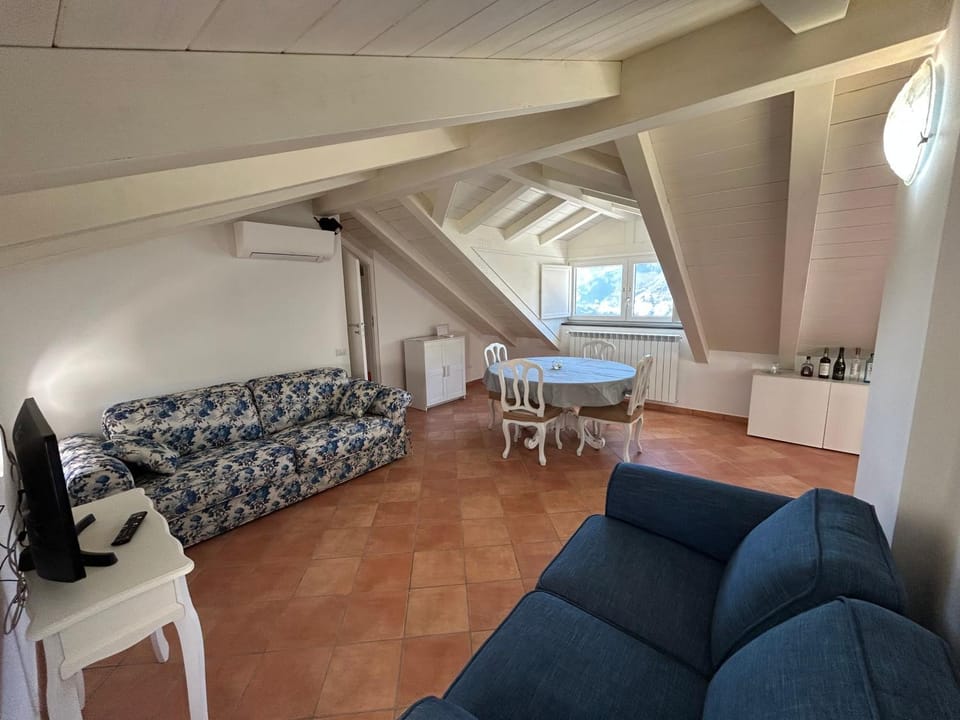 TV and multimedia, Seating area