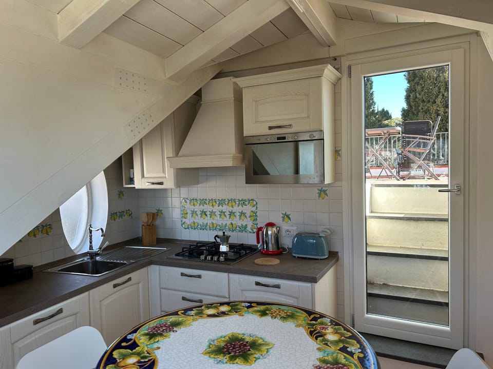 Coffee/tea facilities, Kitchen or kitchenette