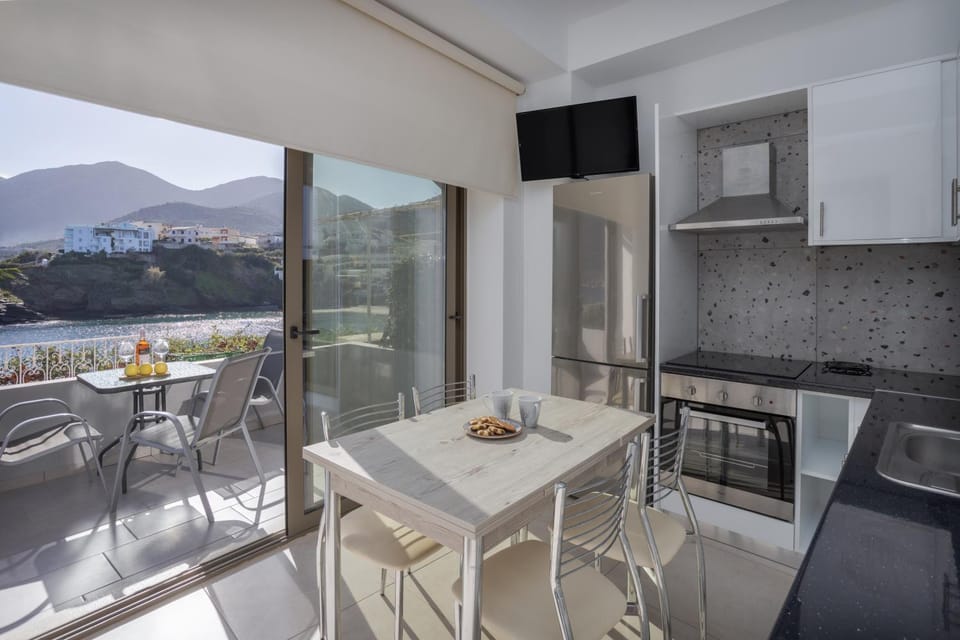 View (from property/room), Balcony/Terrace, Kitchen or kitchenette
