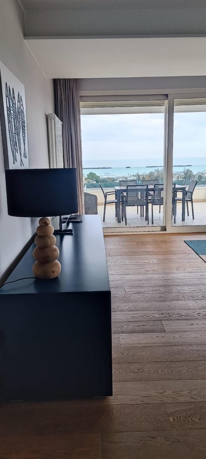 Natural landscape, View (from property/room), Balcony/Terrace, Living room, Seating area, Dining area, Sea view