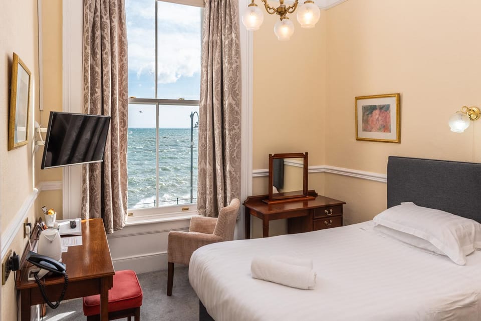 Bed, Bedroom, Sea view