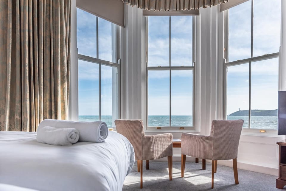 Bed, Bedroom, Sea view