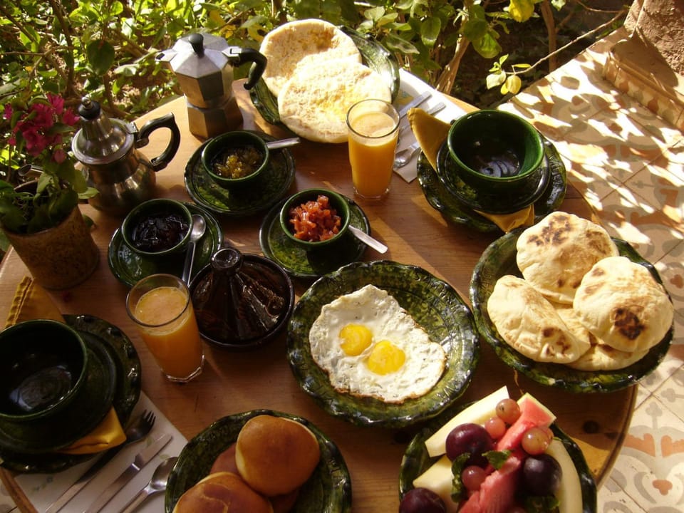Restaurant/places to eat, Breakfast, Continental breakfast