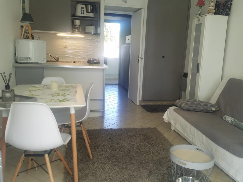 Living room, Dining area