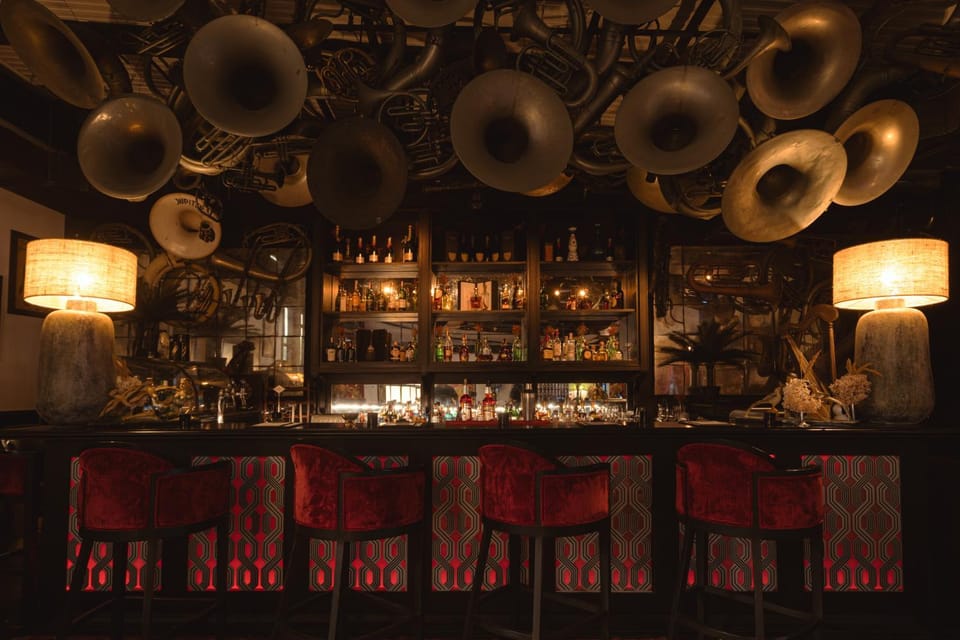 Nightclub / DJ, Lounge or bar