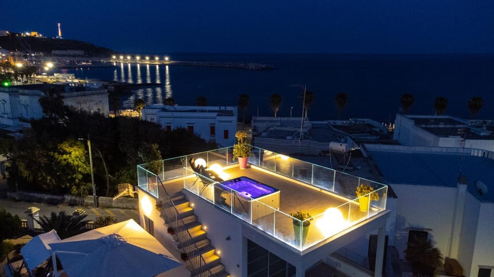 Pool view, Sea view