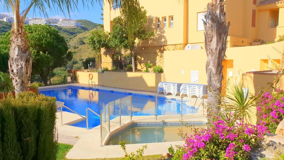 Swimming pool, Swimming pool