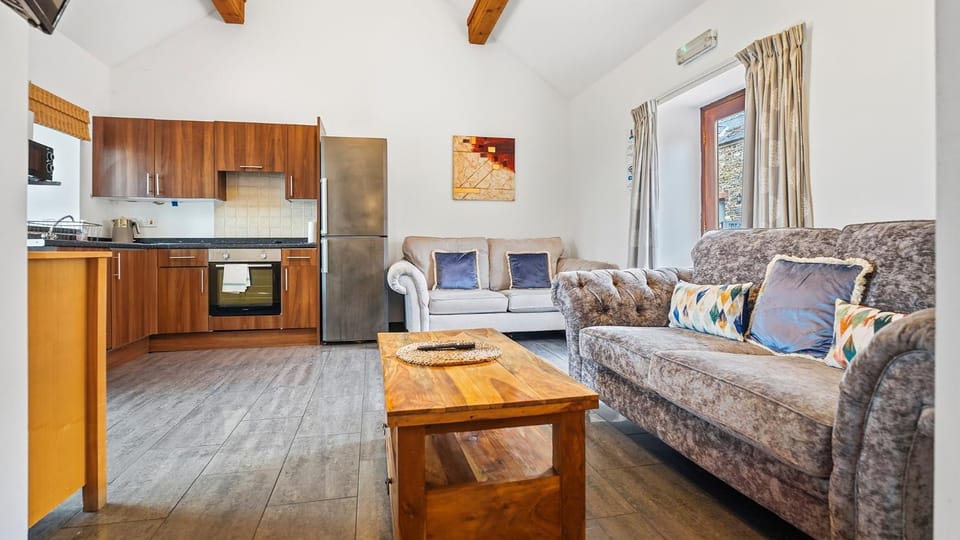 Kitchen or kitchenette, Living room, Seating area, oven, pet friendly, stove