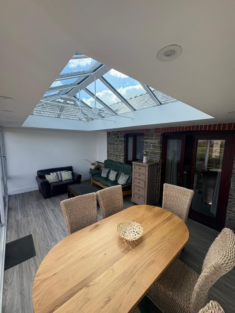 Seating area, Dining area