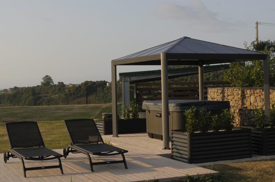 Garden, Hot Tub, sunbed