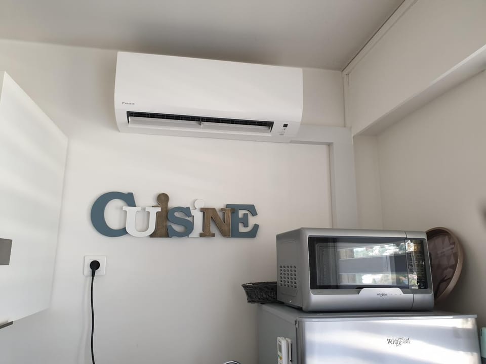 minibar, air conditioner