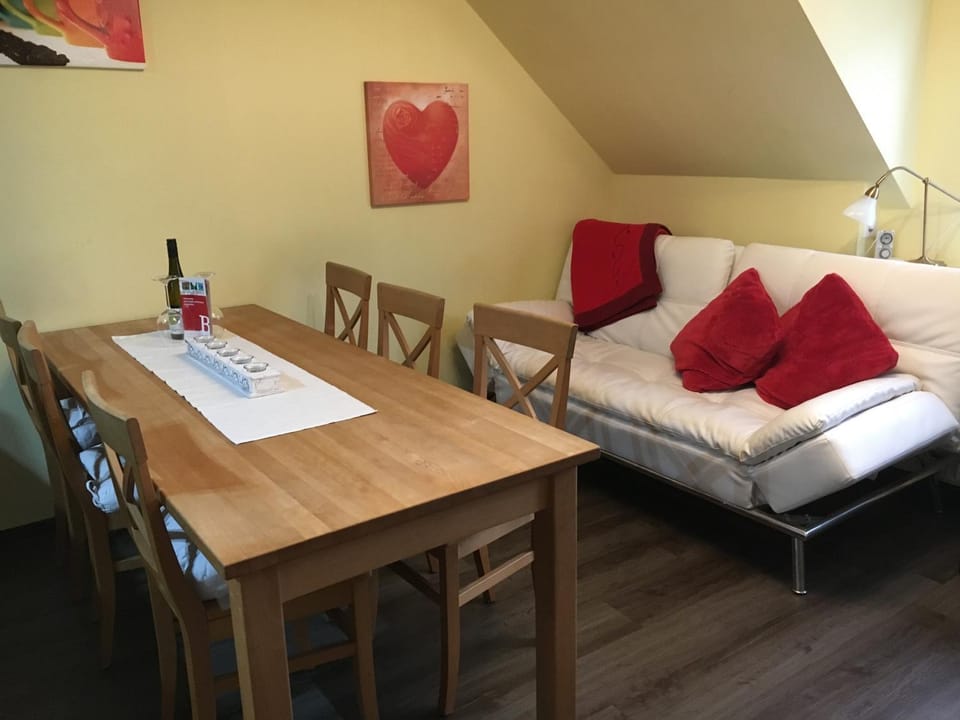 Seating area, Dining area