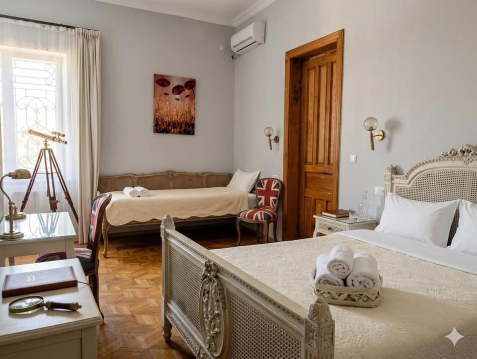 Bed, Photo of the whole room, Bedroom, air conditioner