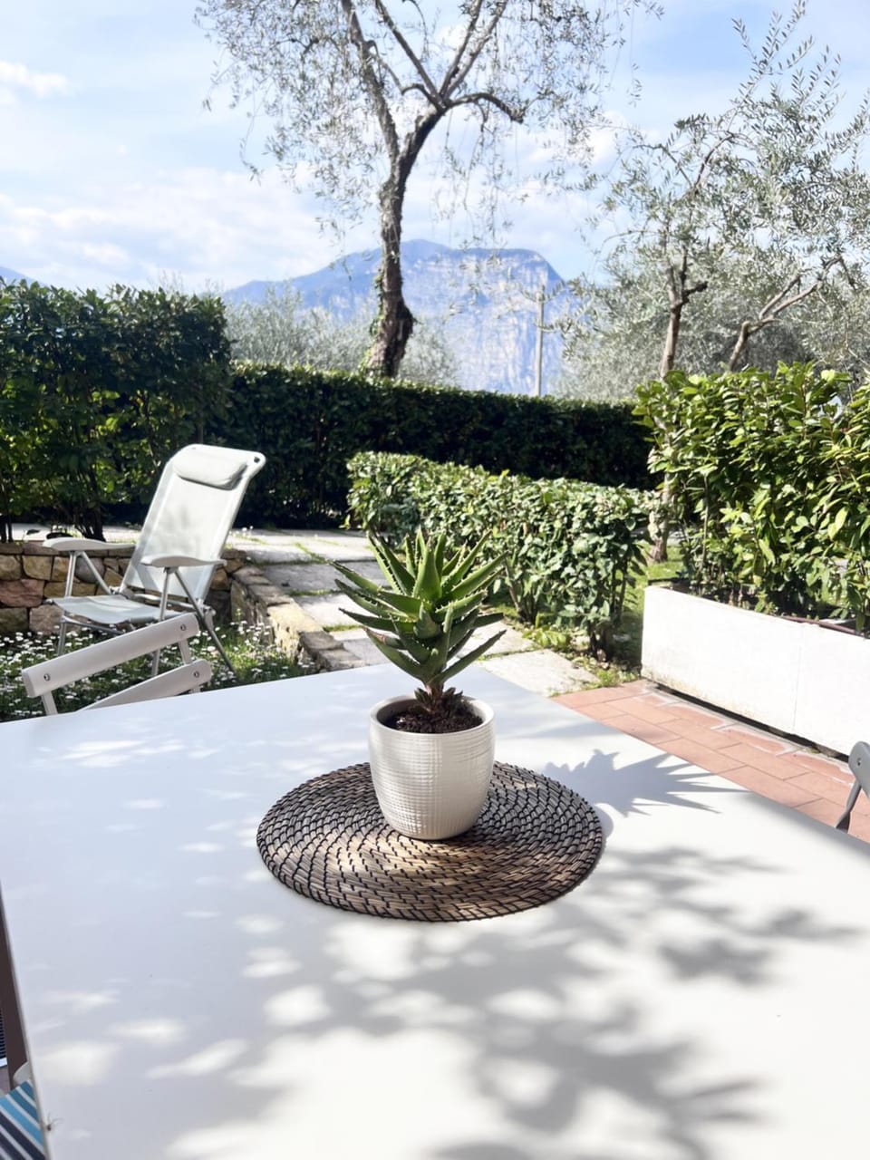 Patio, Spring, Day, Garden, Dining area, Mountain view
