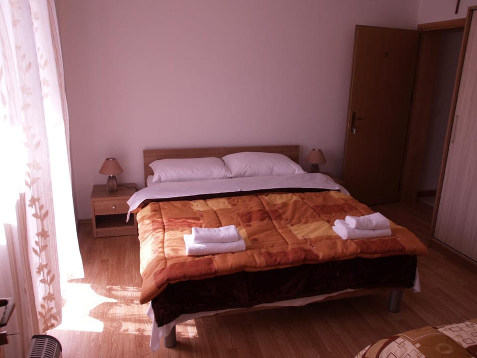 Bed, Day