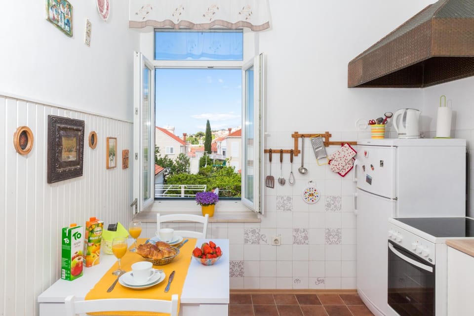 View (from property/room), Kitchen or kitchenette
