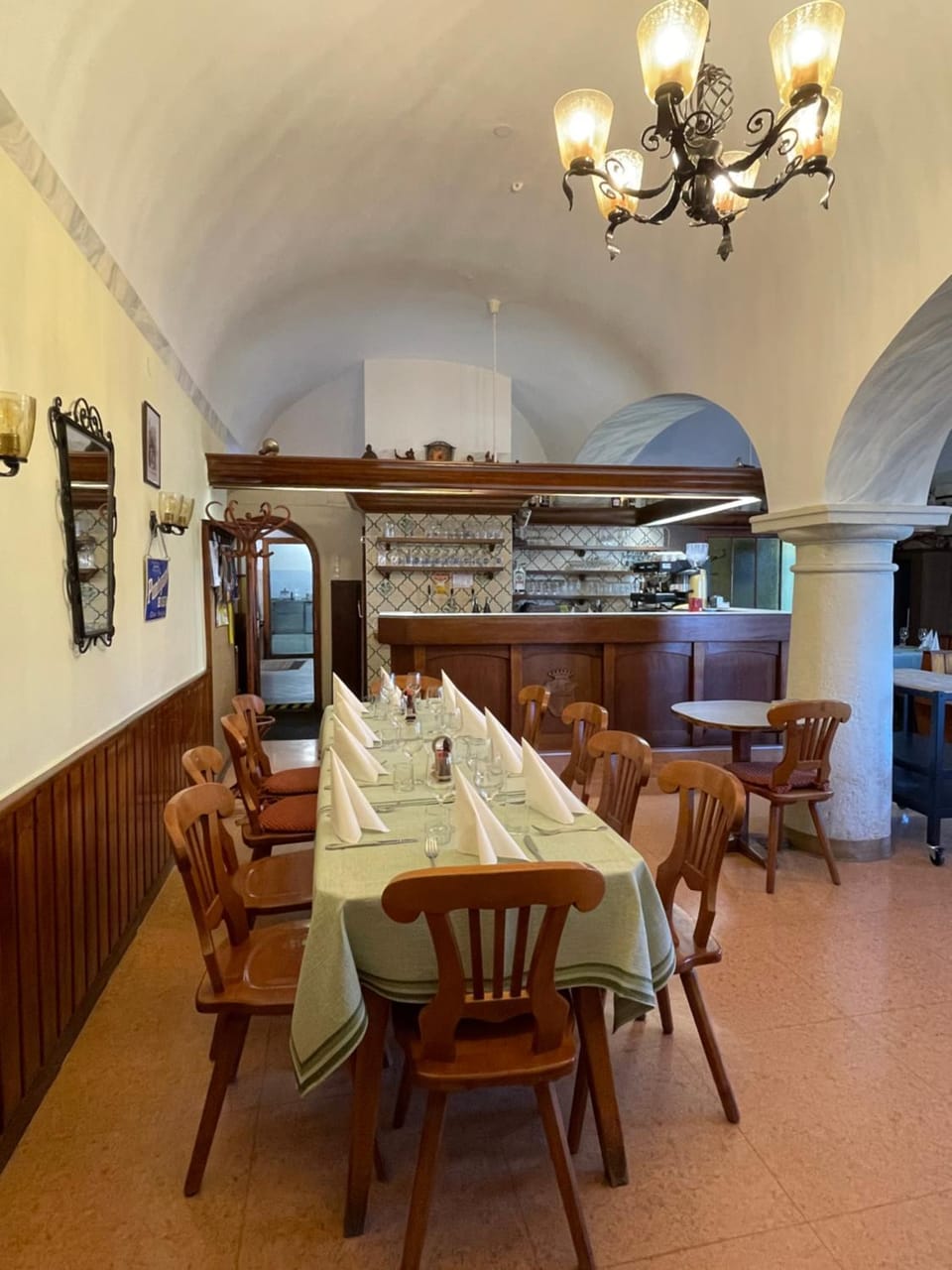 Restaurant/places to eat, Dining area
