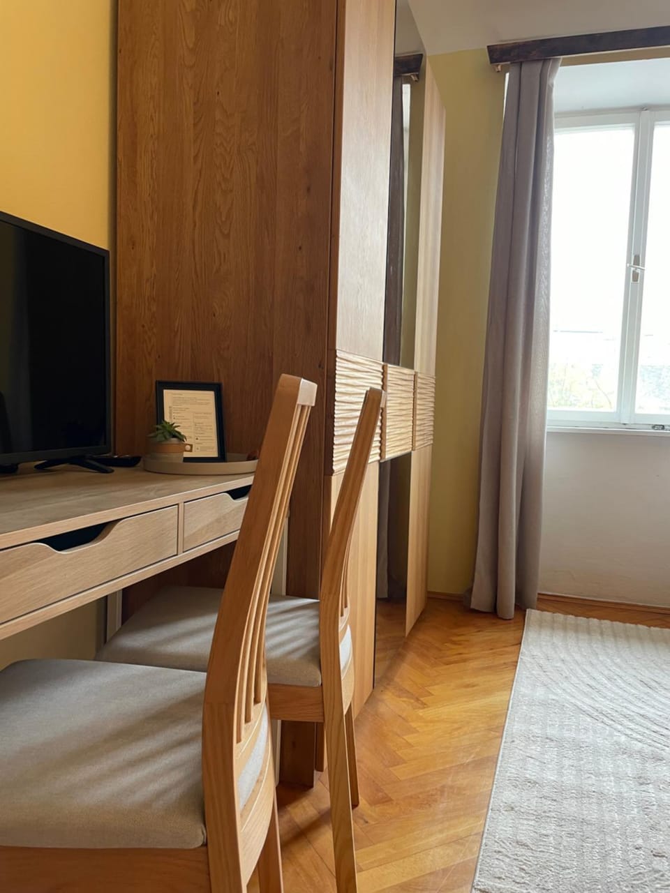 TV and multimedia, Seating area
