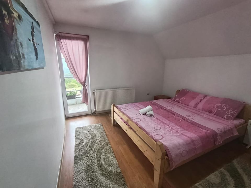 Vikendica Jezdić House in Zlatibor District, Serbia
