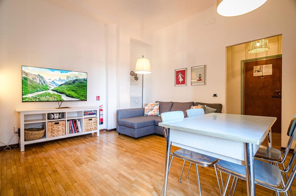 TV and multimedia, Living room, Dining area