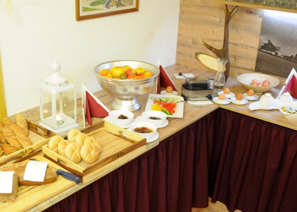 Restaurant/places to eat, Food and drinks