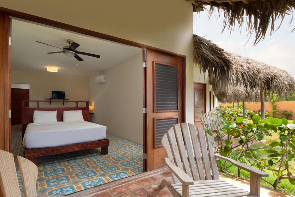 Patio, Garden, TV and multimedia, Photo of the whole room, Seating area, Bedroom, Garden view