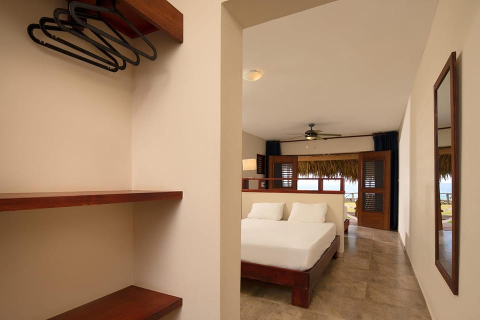 Bed, Photo of the whole room, Sea view