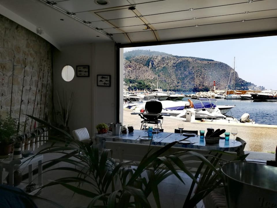 Mountain view, Sea view