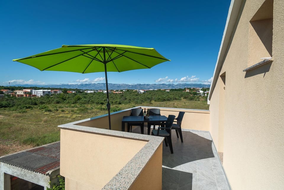 Balcony/Terrace, Mountain view