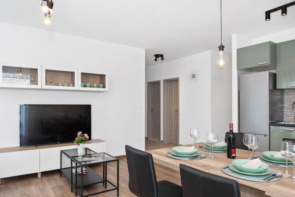 TV and multimedia, Dining area